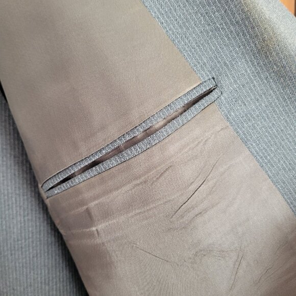 Men's Suit Jacket with Matching Vest, Size is approx. 46L - Picture 12 of 12